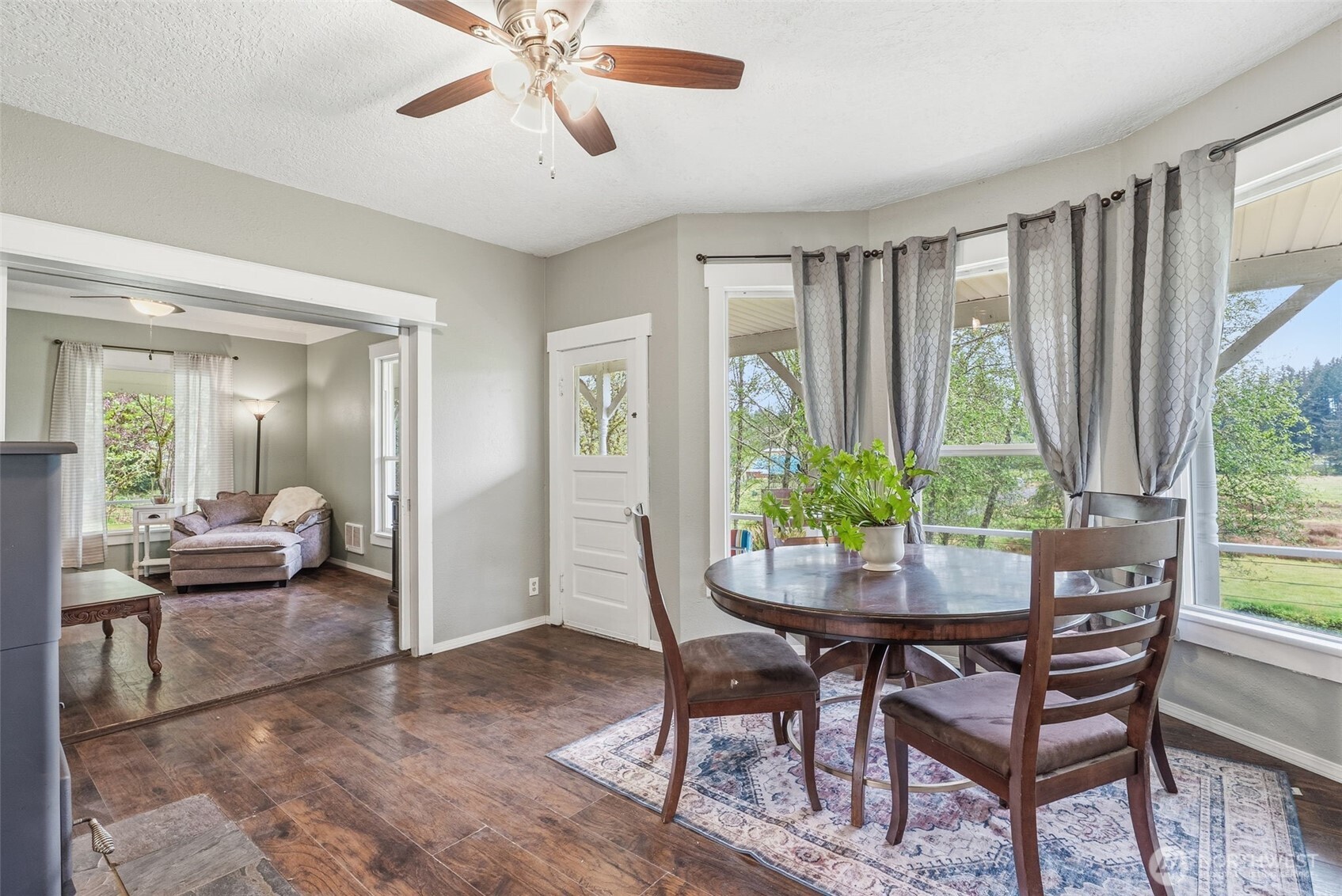 430 Carnine Road , Castle Rock, WA 98611