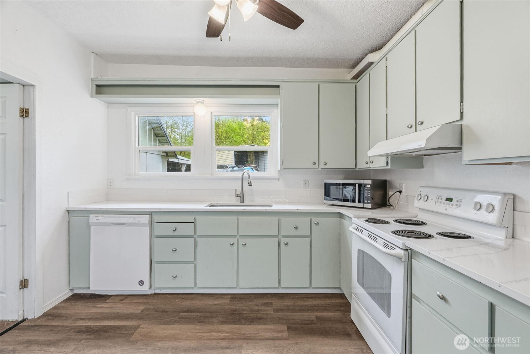 430 Carnine Road , Castle Rock, WA 98611