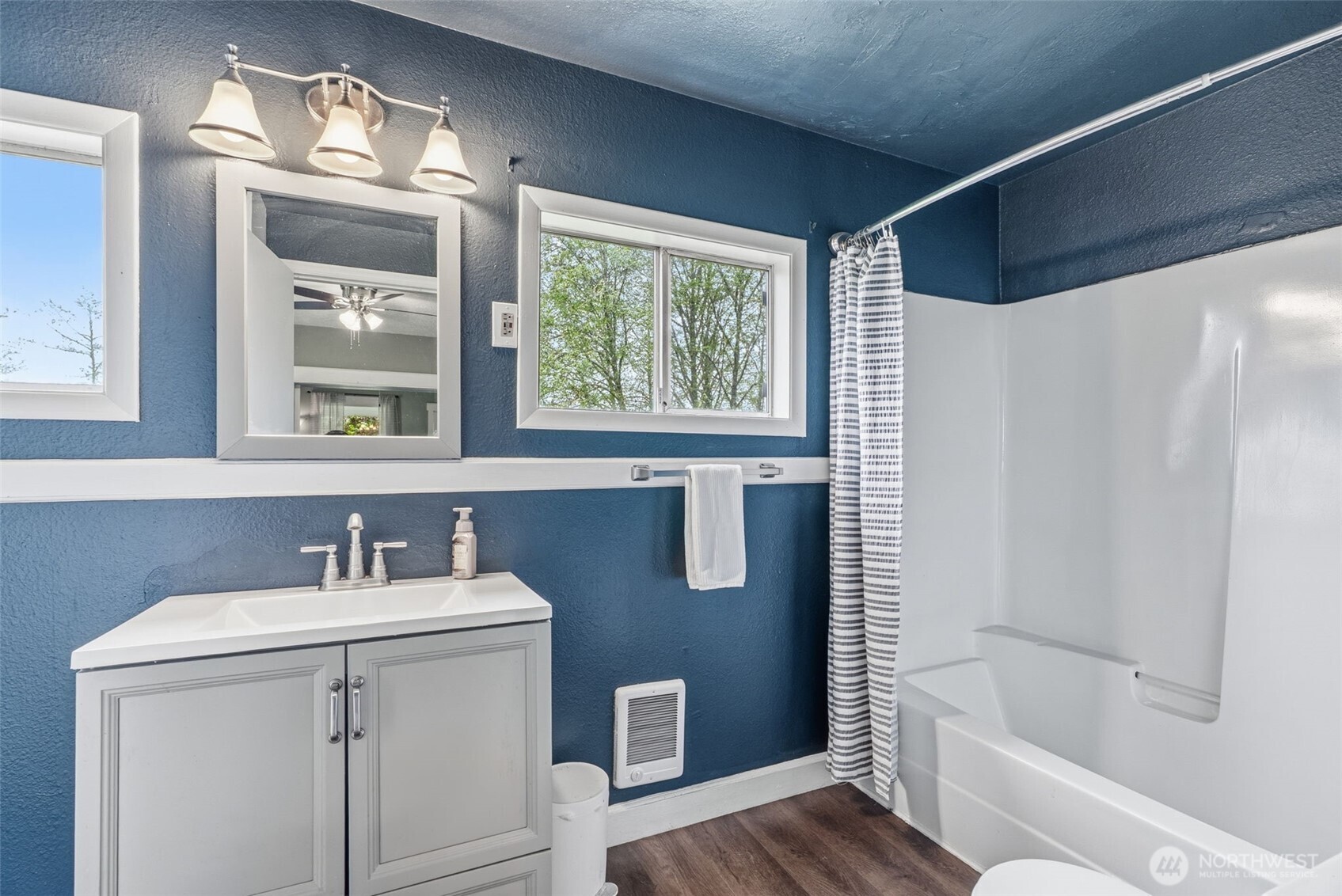 430 Carnine Road , Castle Rock, WA 98611