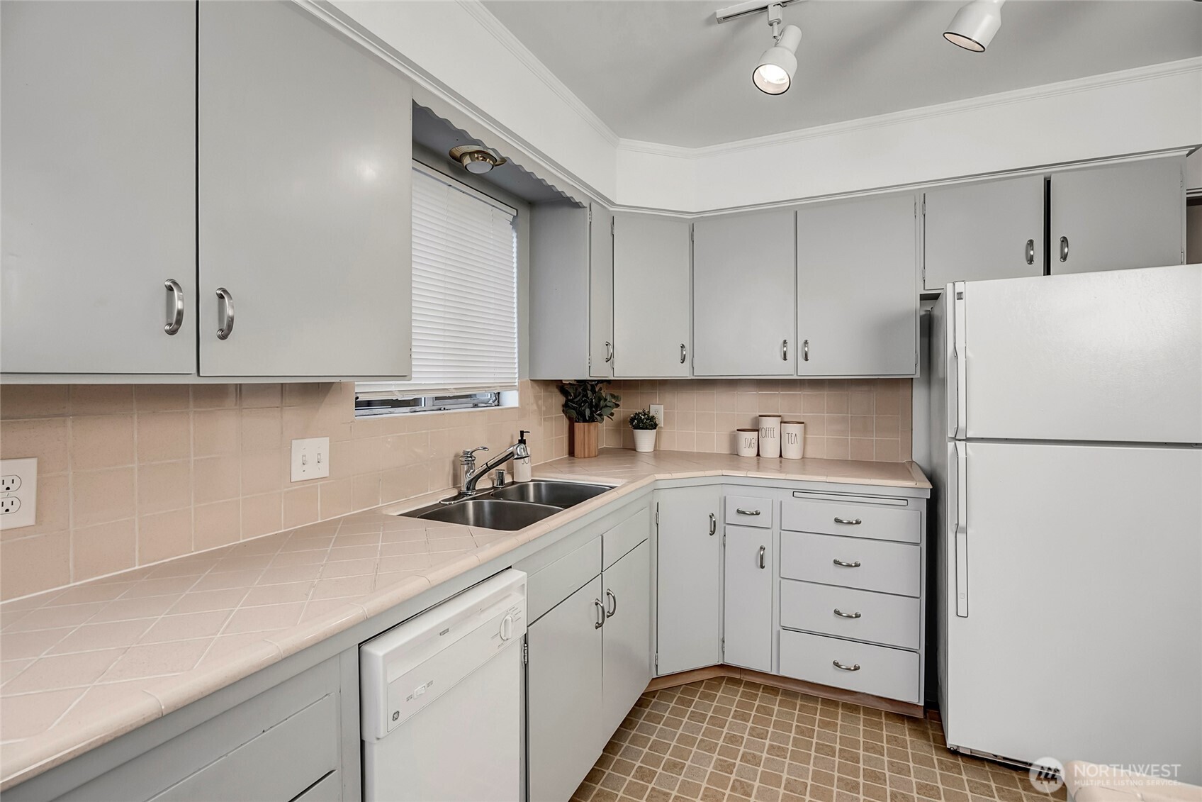 4606 NE 47th Street , Seattle, WA 98105