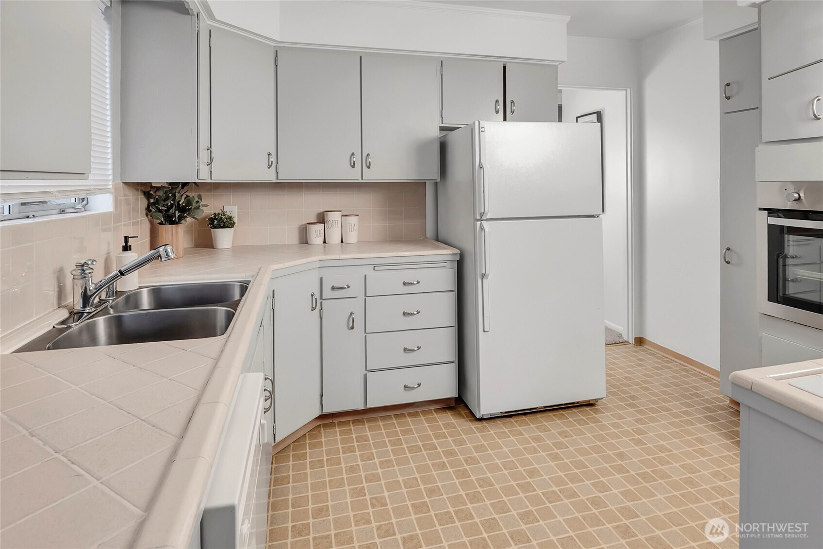 4606 NE 47th Street , Seattle, WA 98105