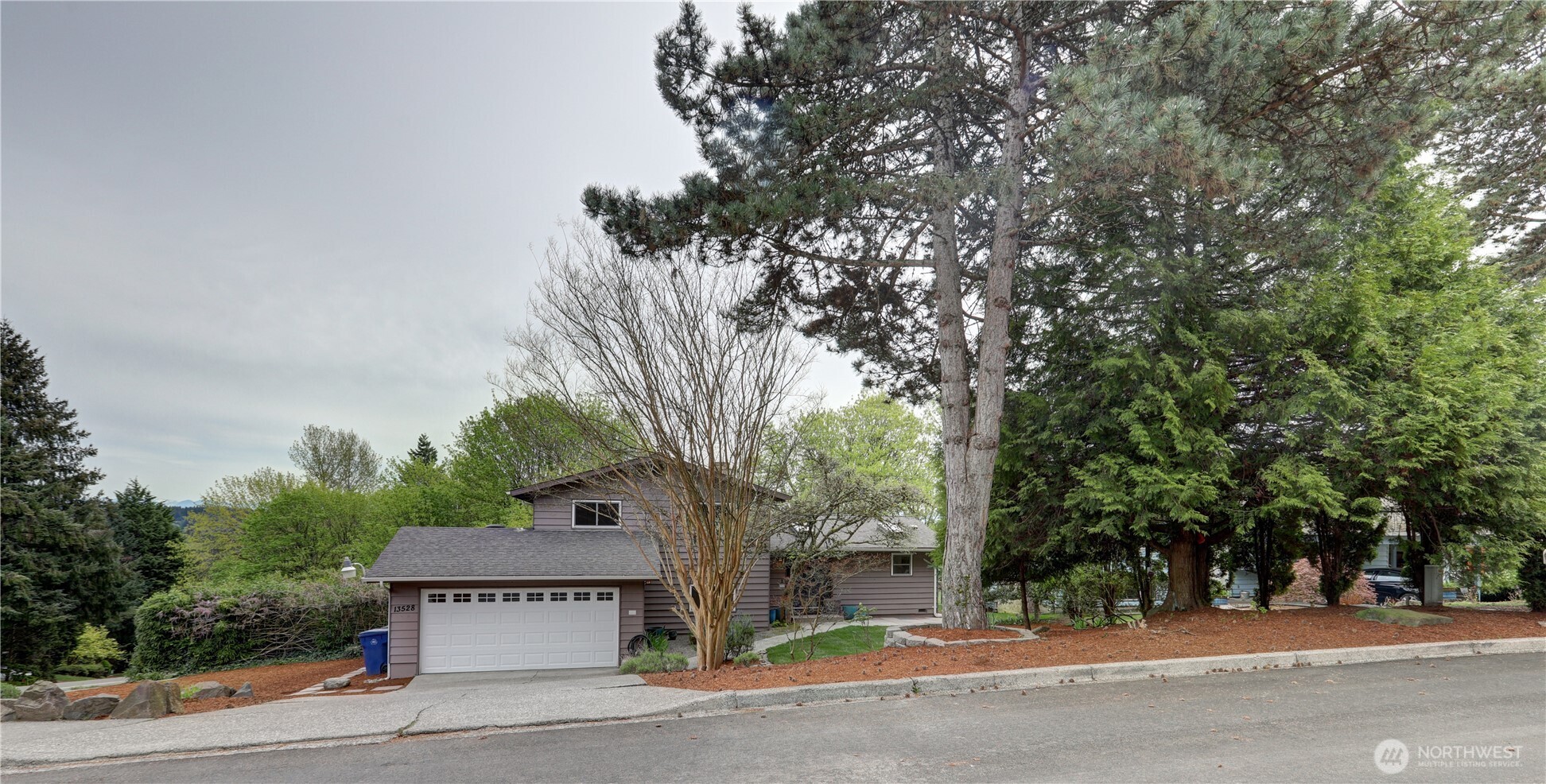 13528 95th Avenue NE, Kirkland, WA 98034