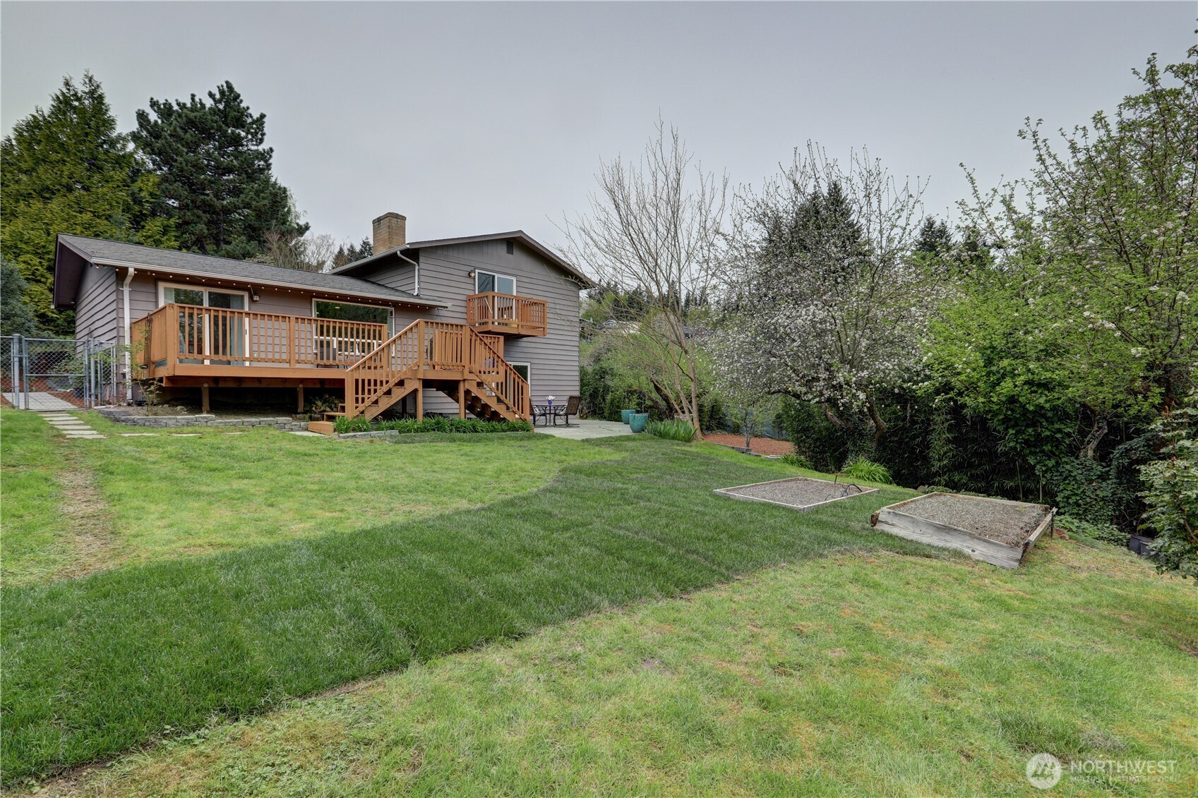 13528 95th Avenue NE, Kirkland, WA 98034