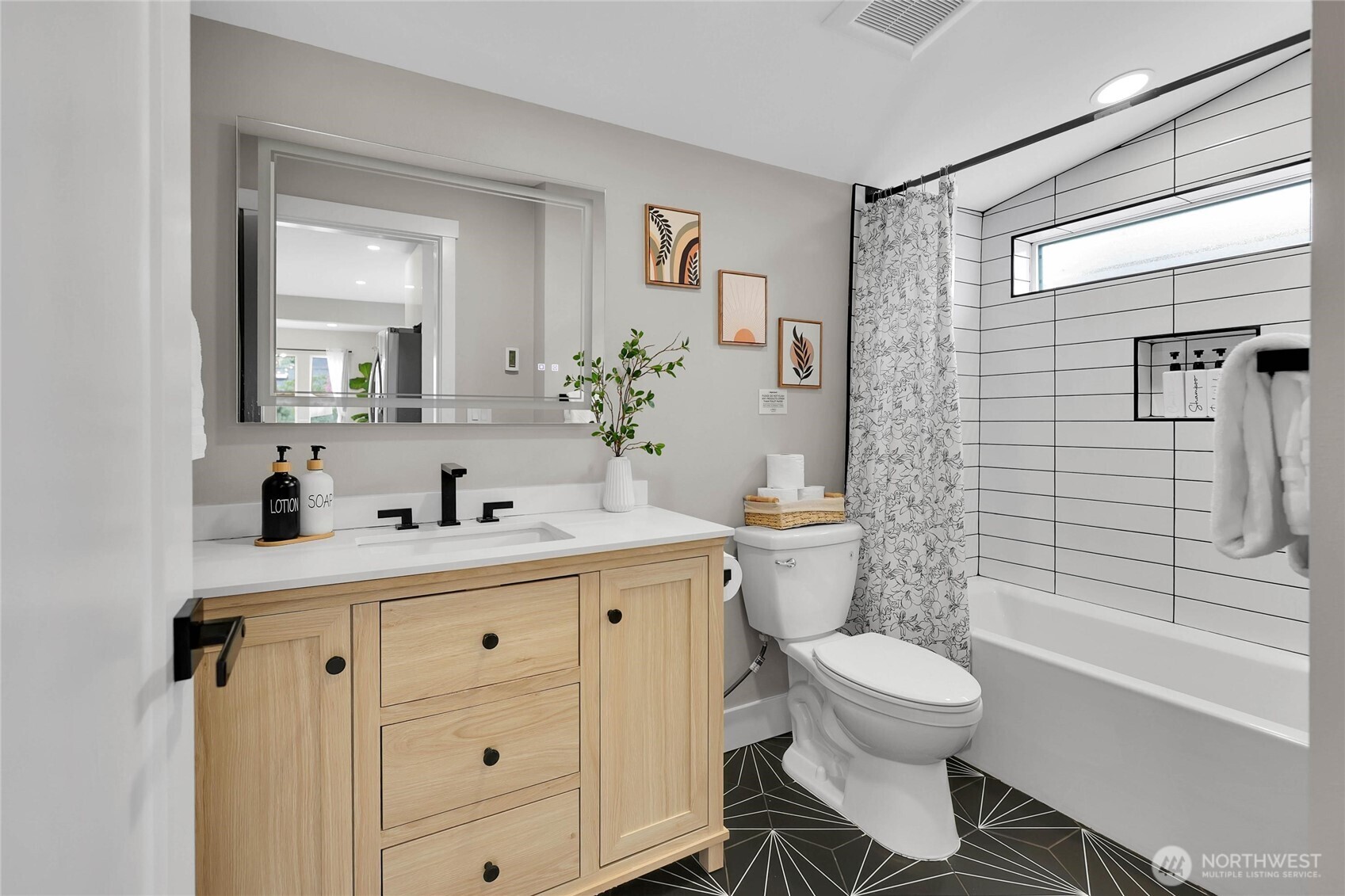 7901 16th Avenue SW, Seattle, WA 98106