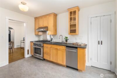 421 N 40th Street , Seattle, WA 98103 - Photo 11