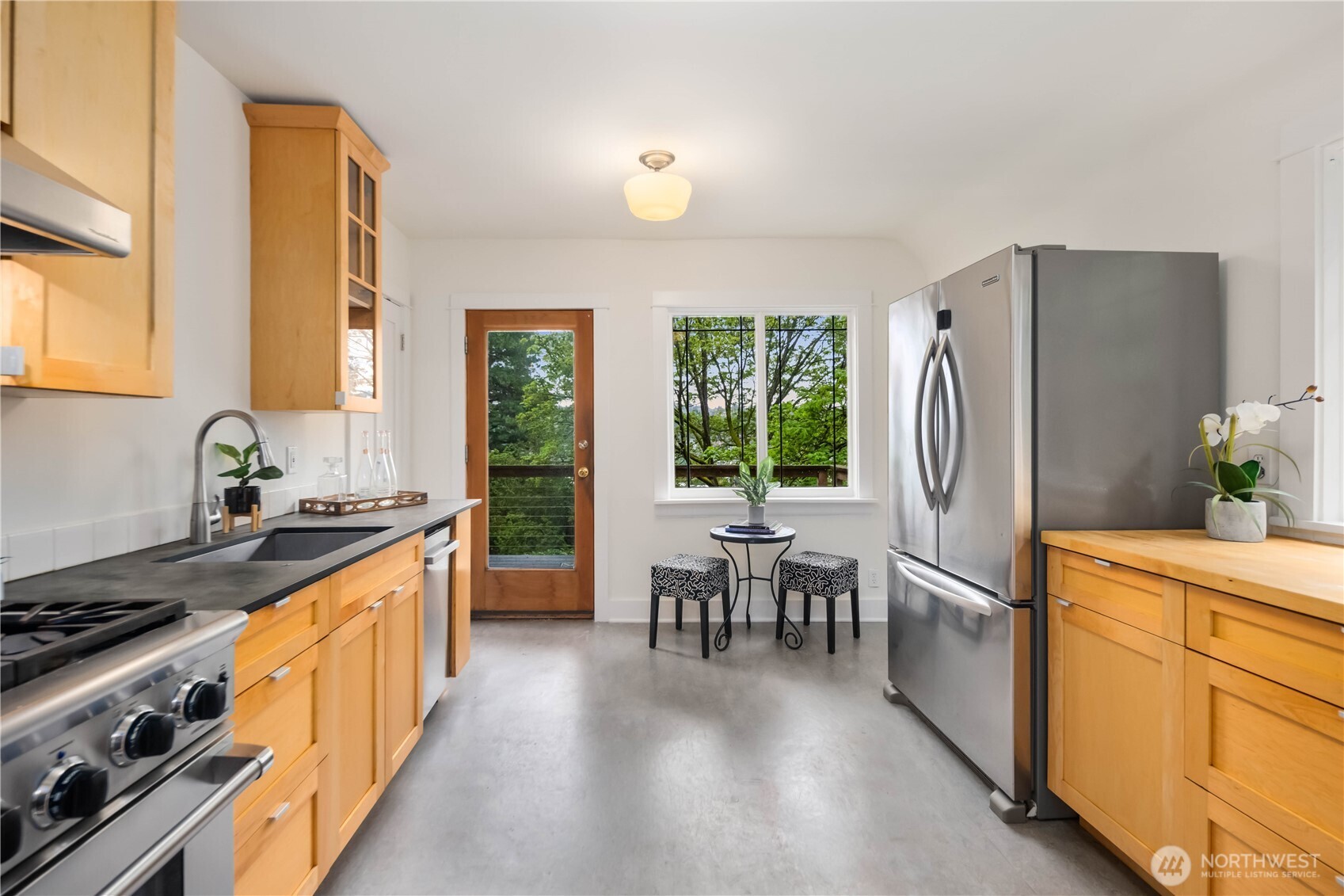 421 N 40th Street , Seattle, WA 98103