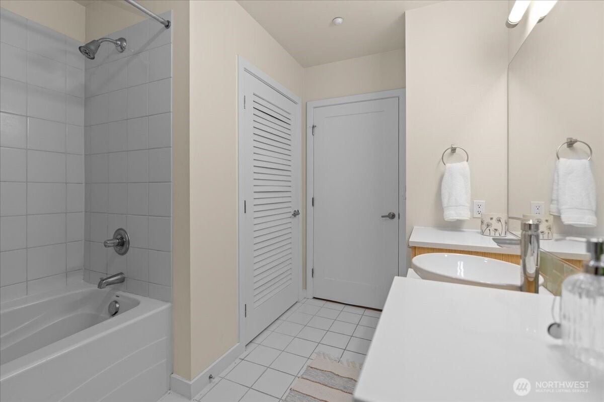 1530 NW Market Street #502, Seattle, WA 98107
