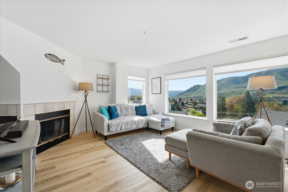 808 West Manson Highway #D201, Chelan, WA 98816