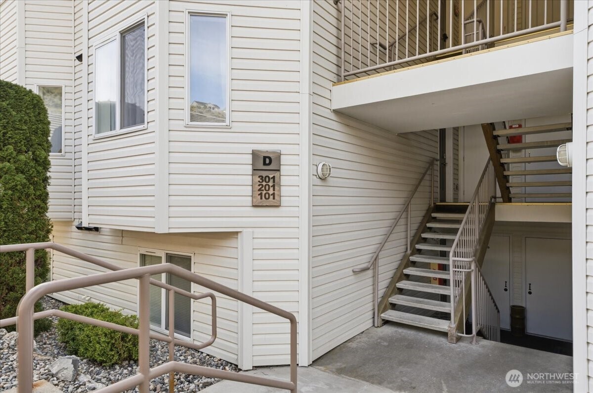 808 West Manson Highway #D201, Chelan, WA 98816
