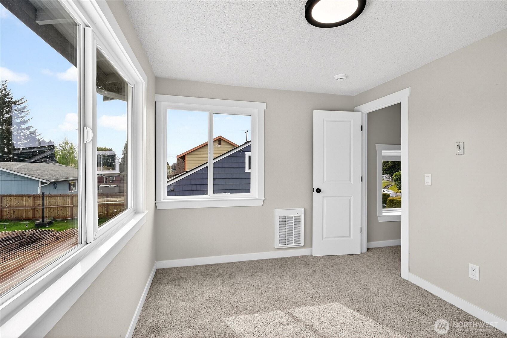 518 56th St , Tacoma, WA 98408