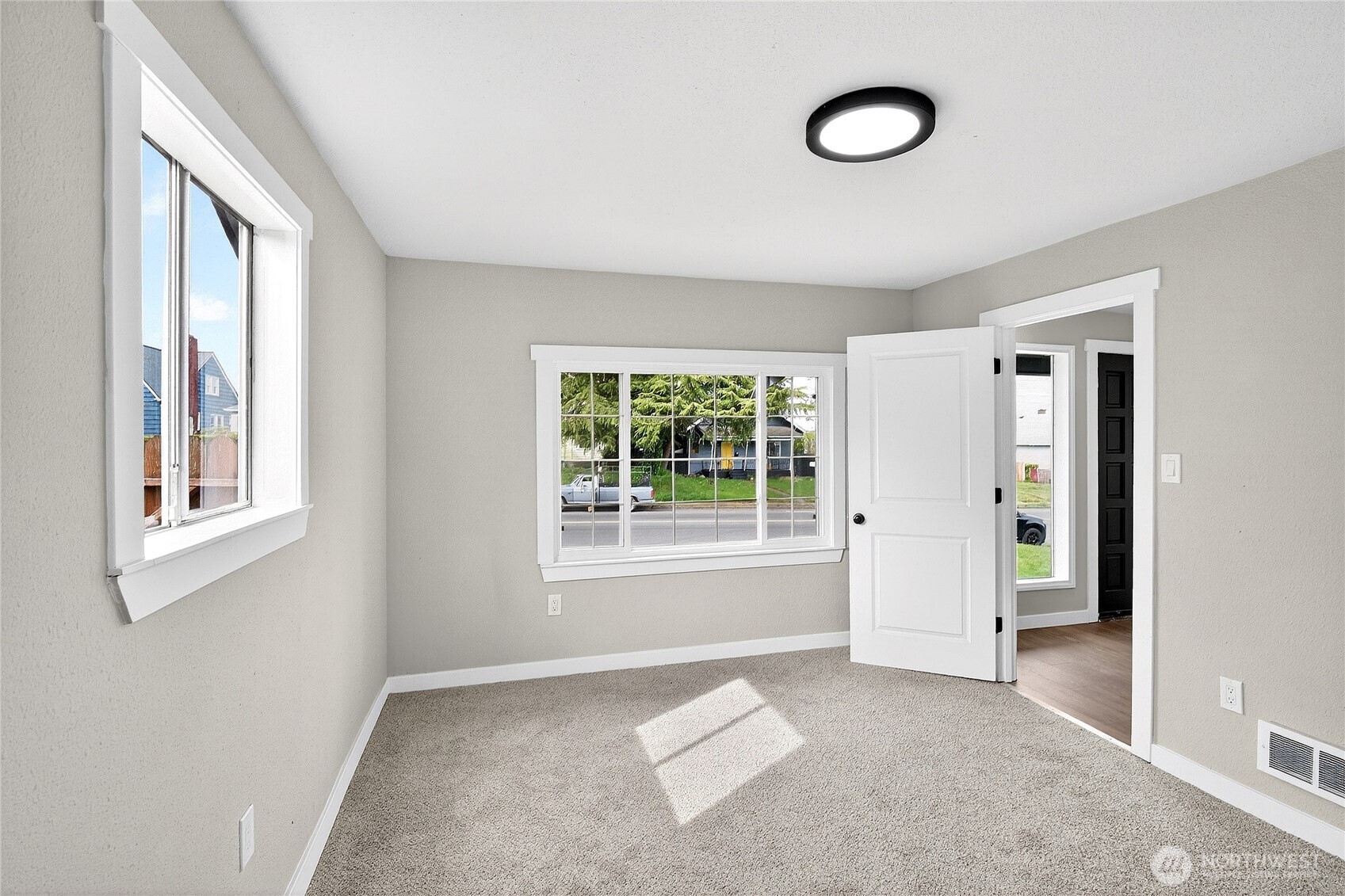 518 56th St , Tacoma, WA 98408