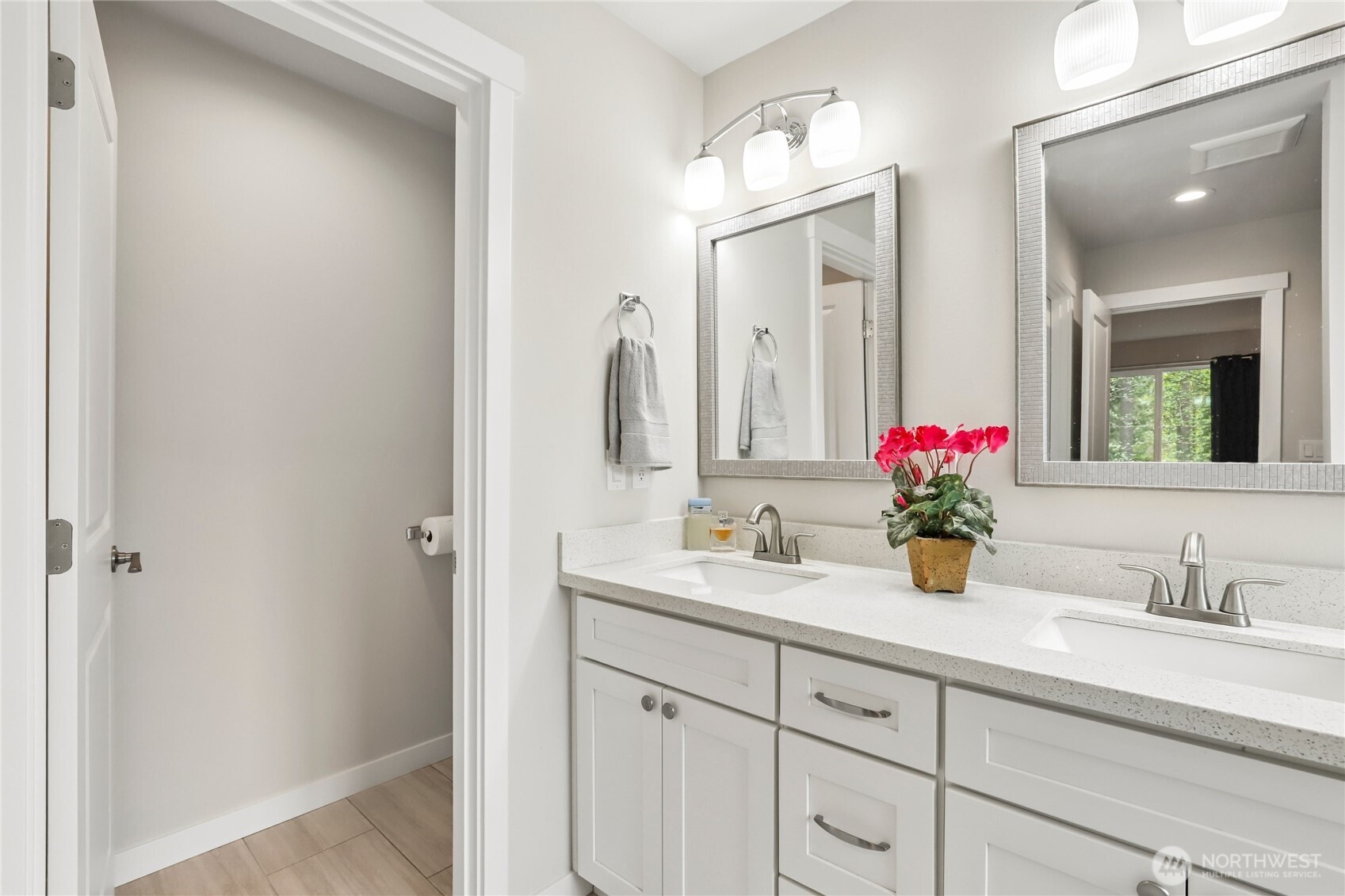 4979 Onalaska Loop SE, Port Orchard, WA 98367