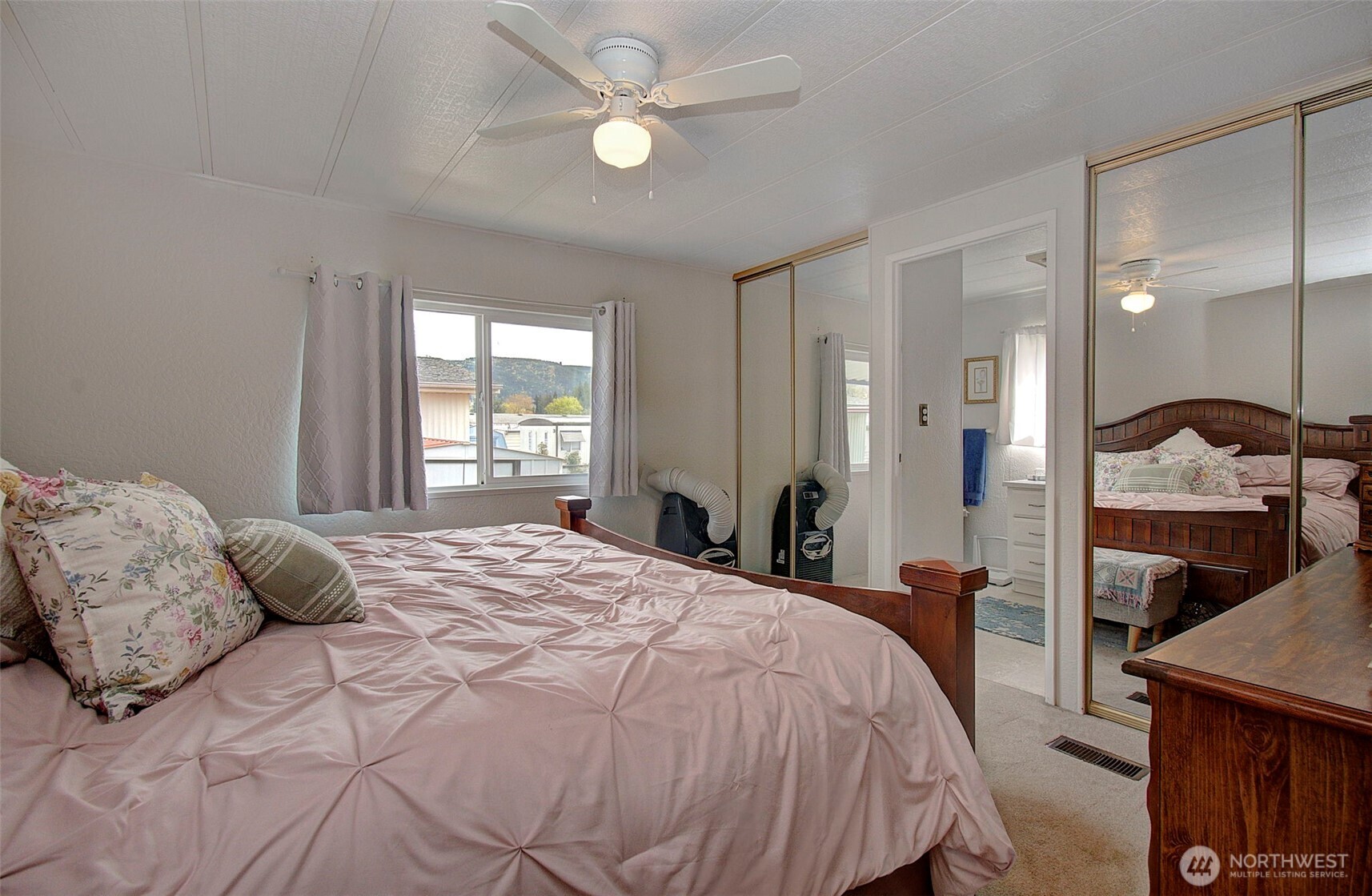 2424 Nightingale Lane , Kelso, WA 98626