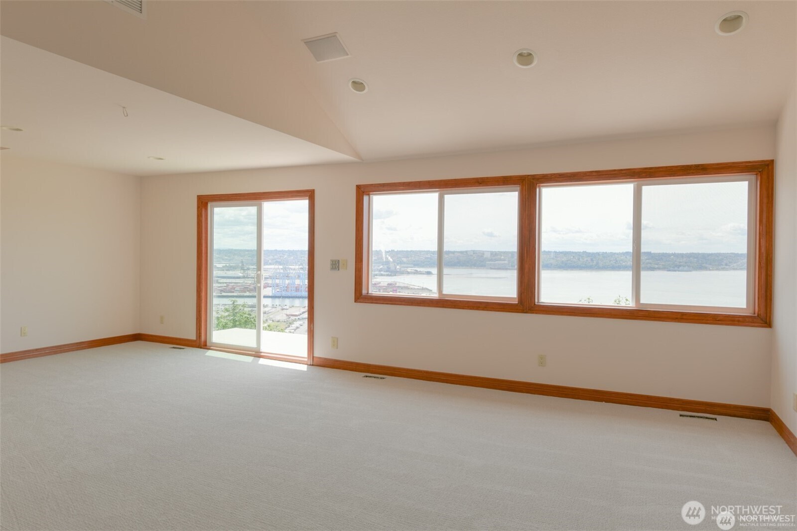 3220 Loma Court NE, Tacoma, WA 98422