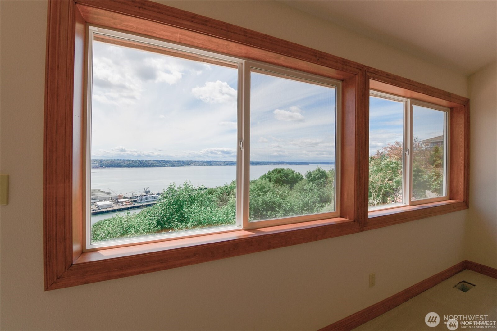 3220 Loma Court NE, Tacoma, WA 98422