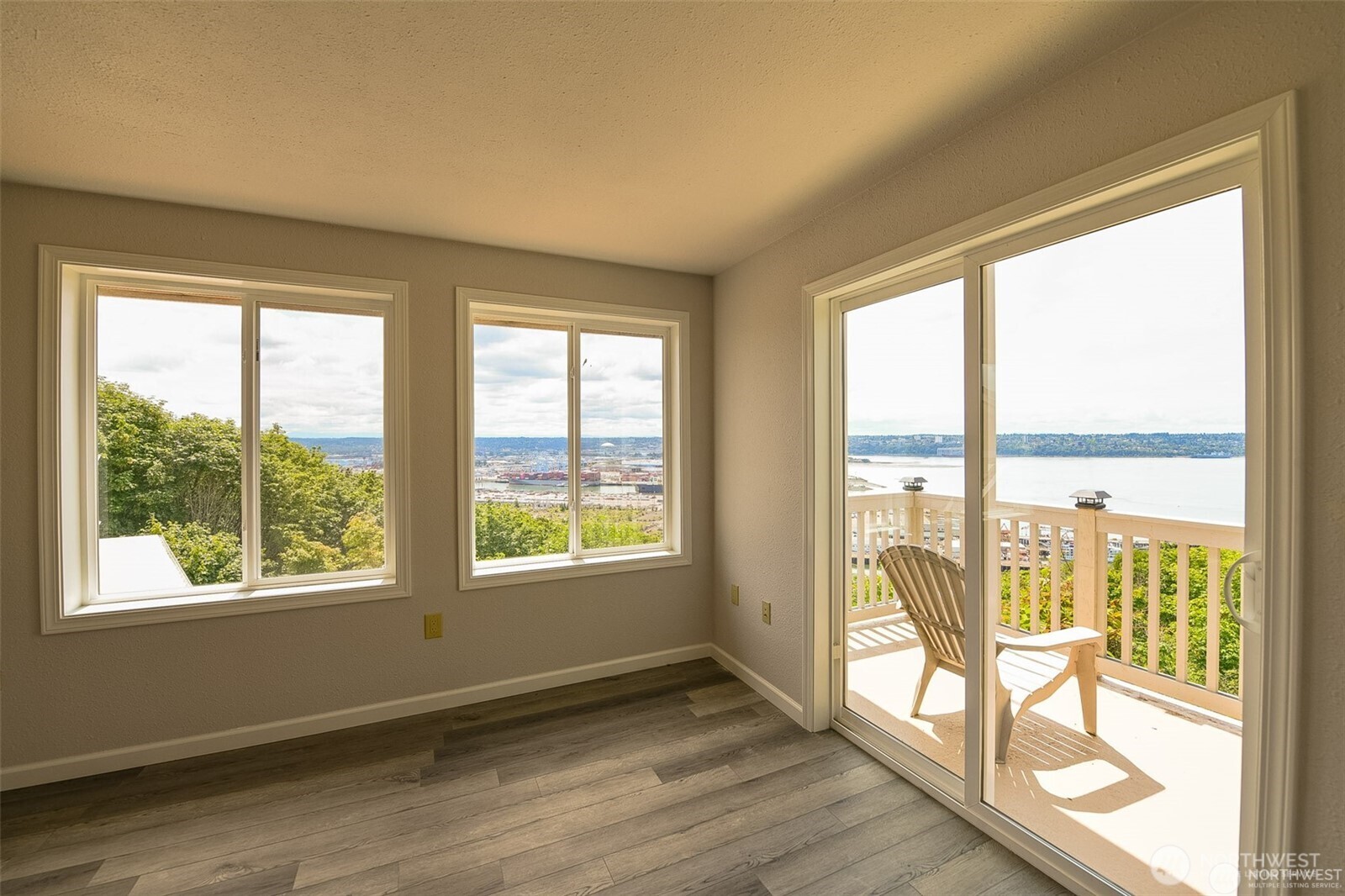 3220 Loma Court NE, Tacoma, WA 98422