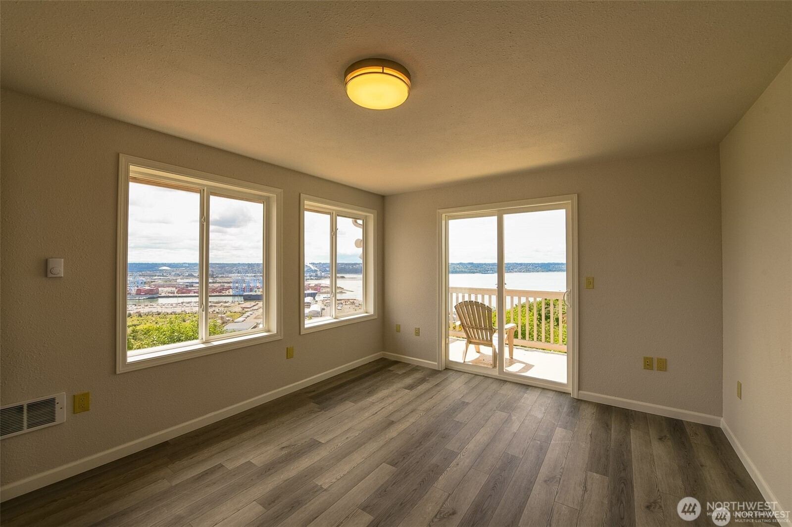 3220 Loma Court NE, Tacoma, WA 98422
