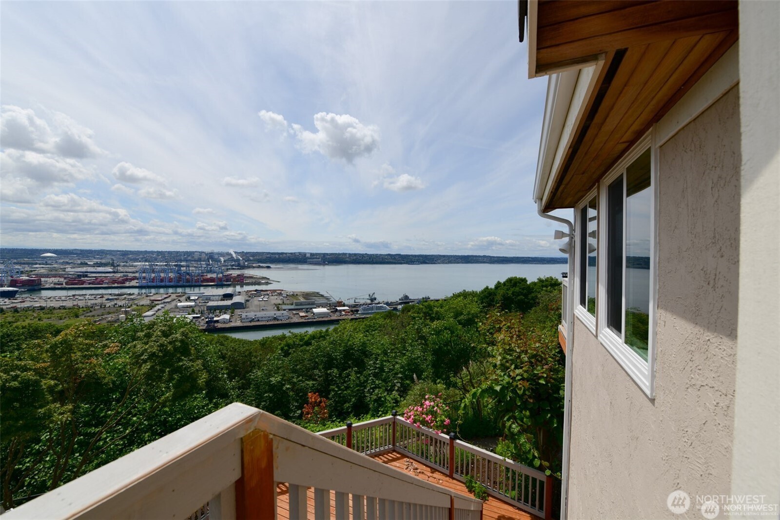 3220 Loma Court NE, Tacoma, WA 98422