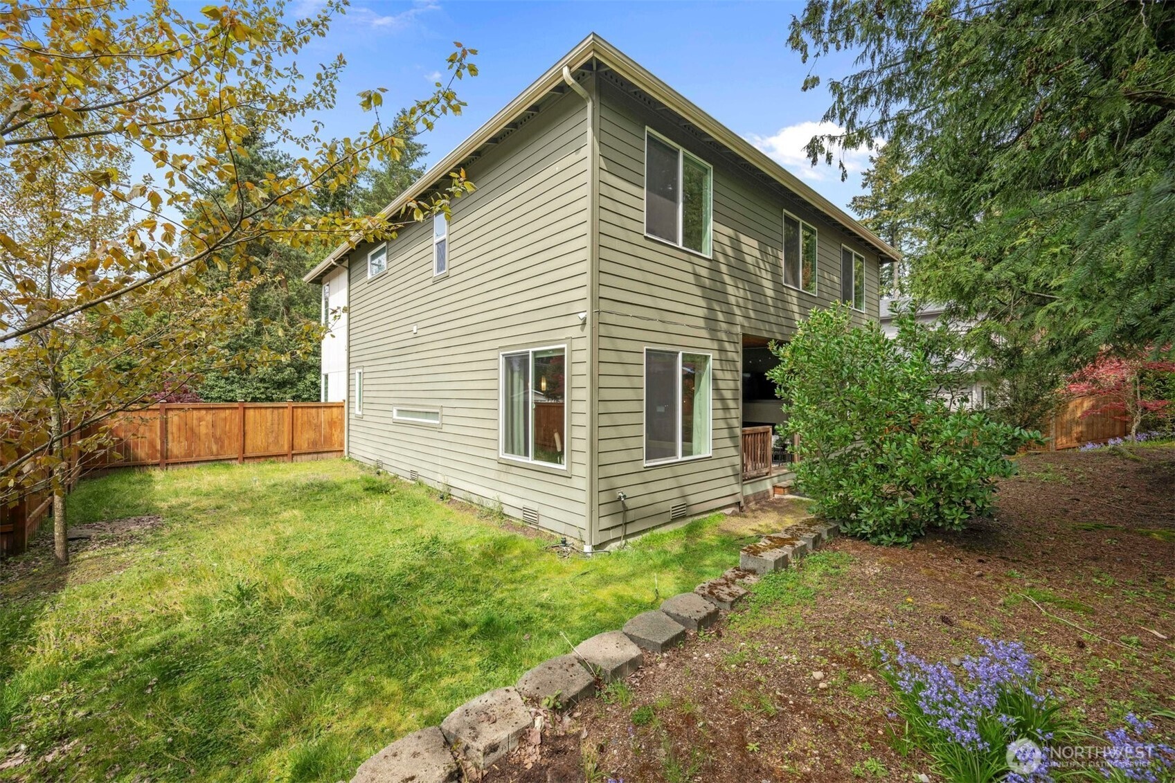 2306 NE 145th St , Shoreline, WA 98155-7309