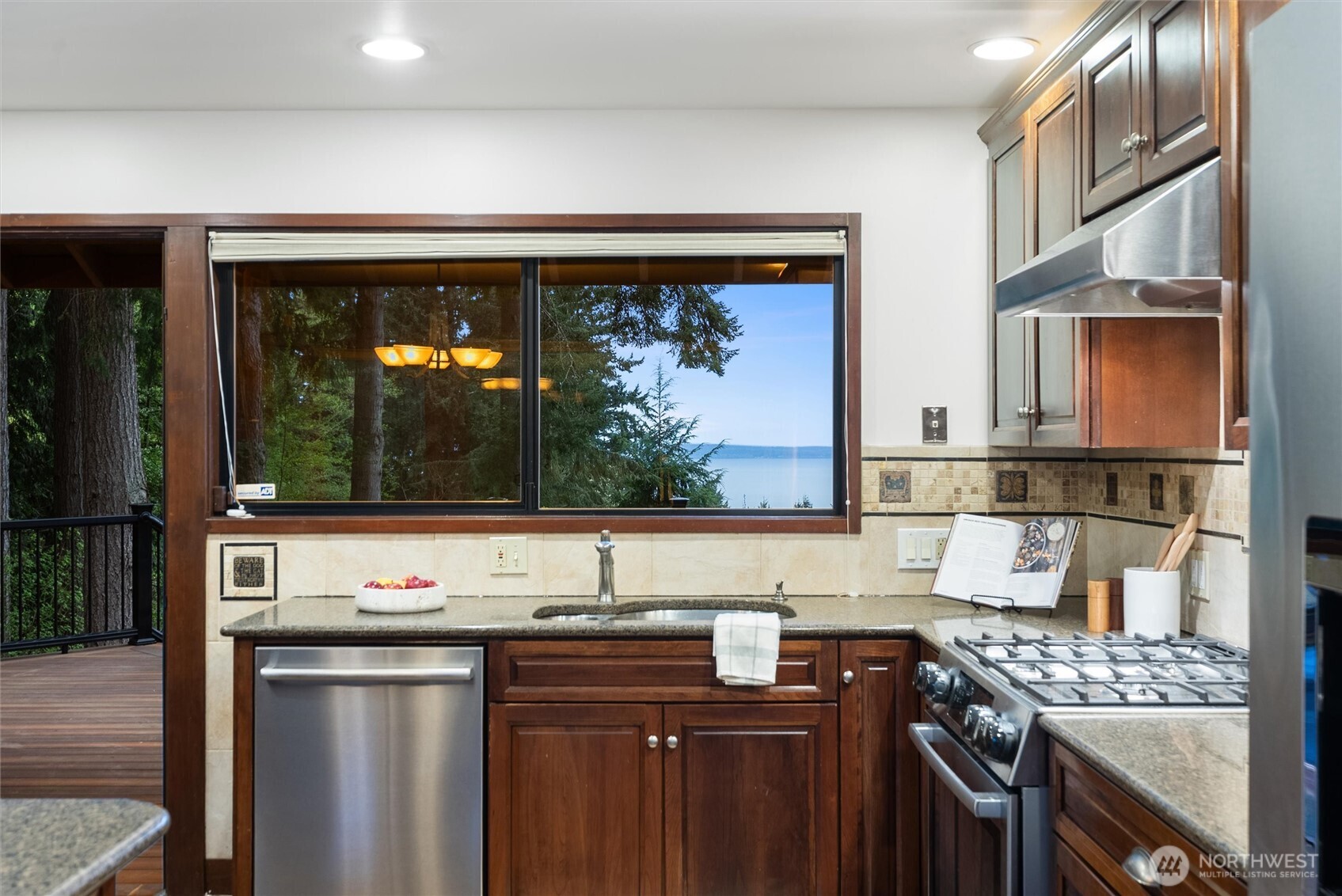 6920 160th Street SW, Edmonds, WA 98026