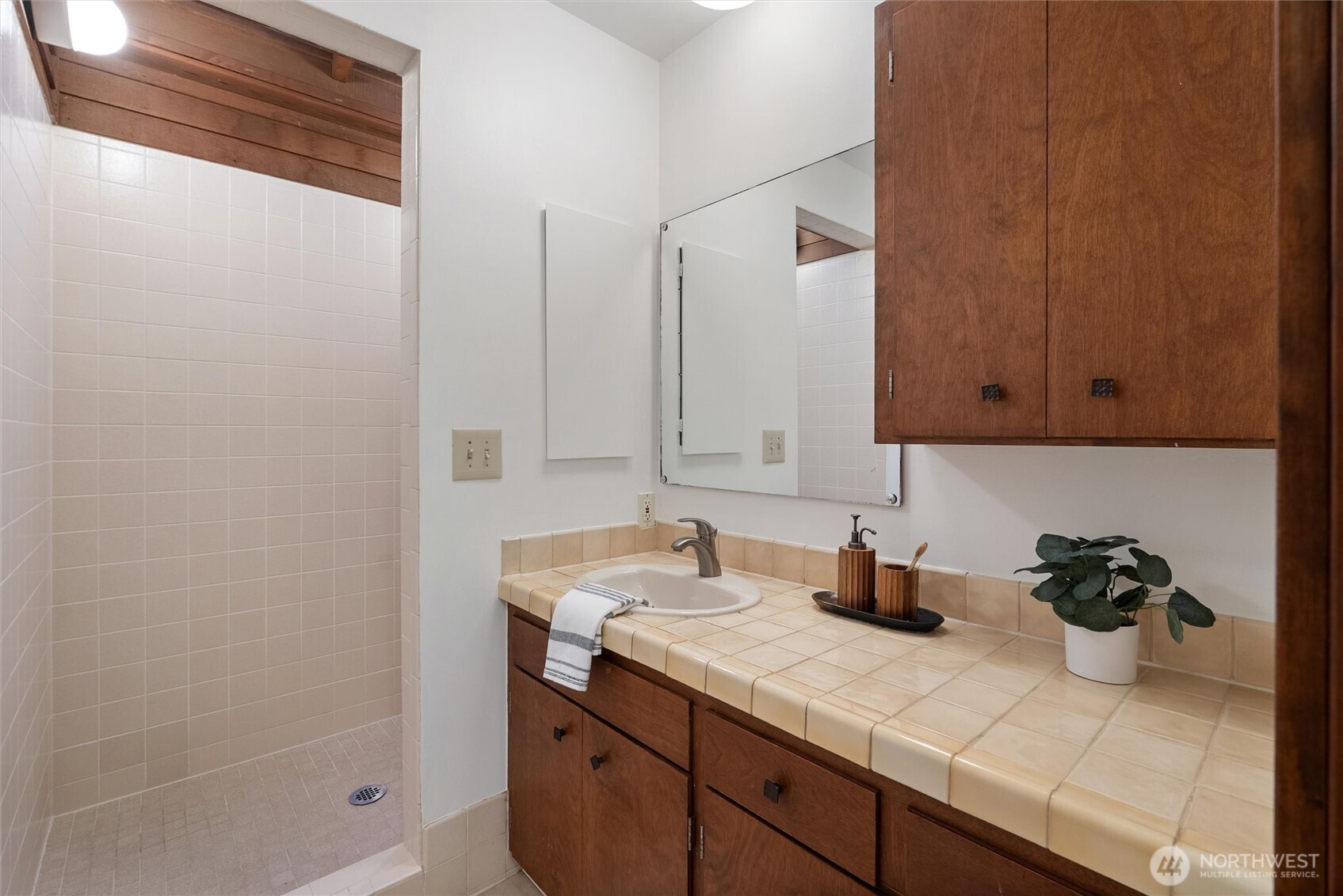 6920 160th Street SW, Edmonds, WA 98026