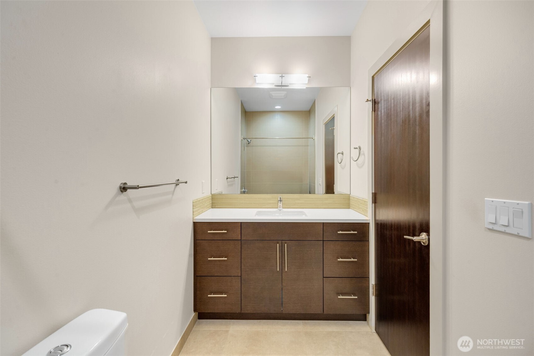 9719 Lake Shore Boulevard NE, Seattle, WA 98115