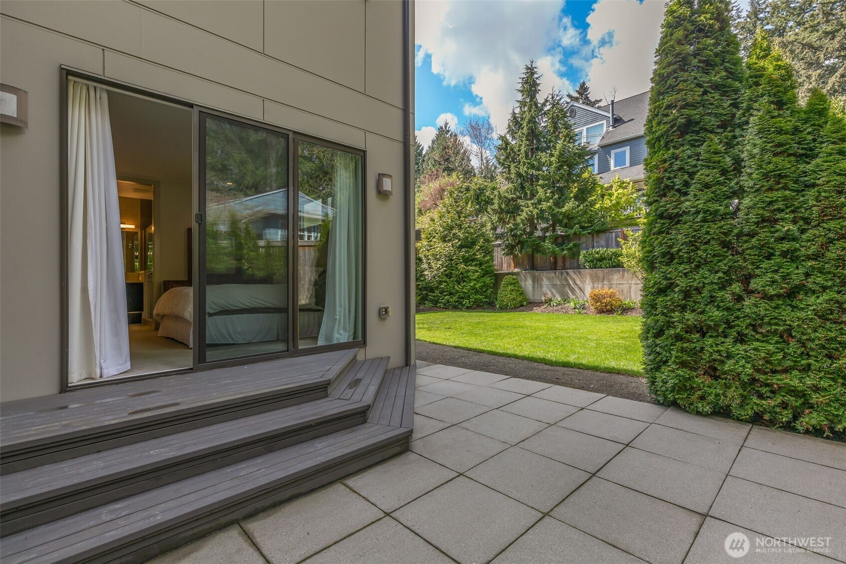 9719 Lake Shore Boulevard NE, Seattle, WA 98115