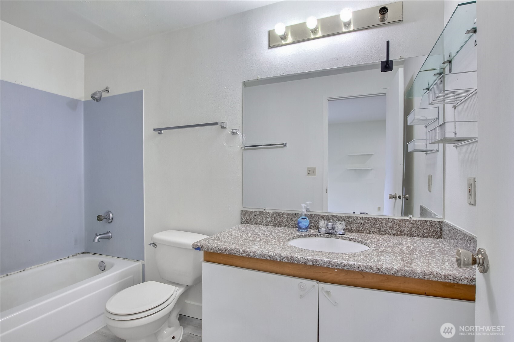 29645 18th Avenue S #C204, Federal Way, WA 98003