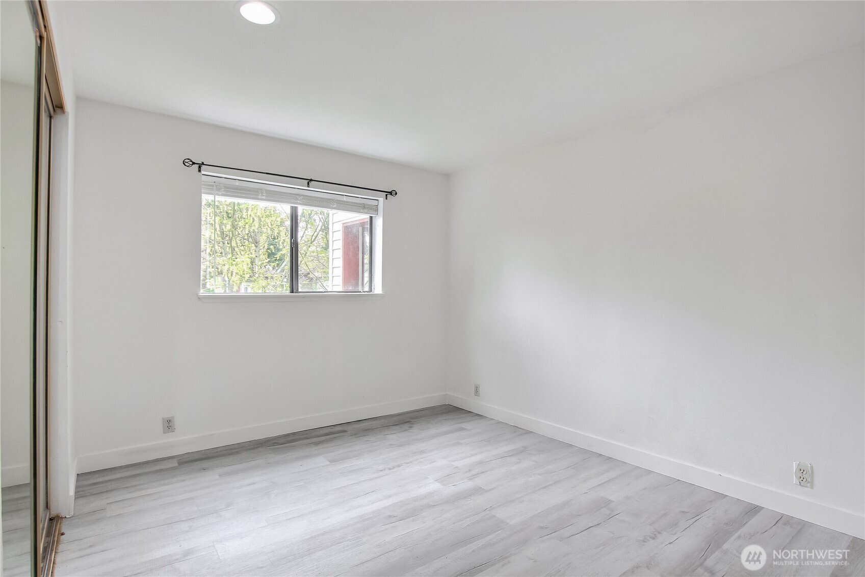 29645 18th Avenue S #C204, Federal Way, WA 98003