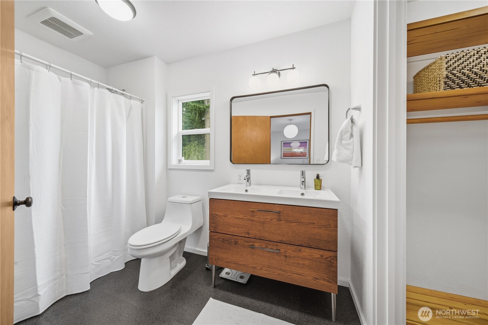 11907 103rd Avenue SW, Vashon, WA 98070