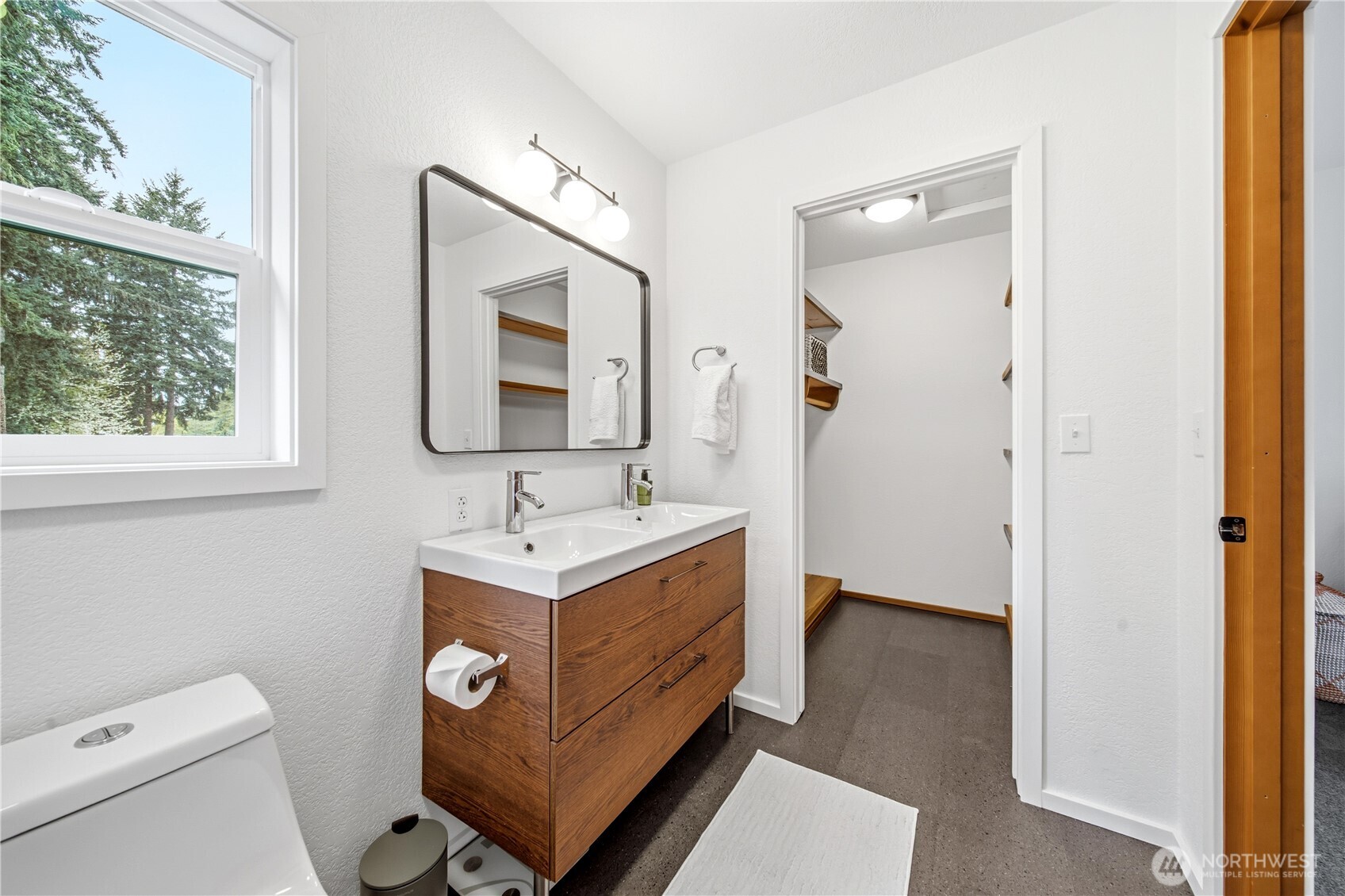 11907 103rd Avenue SW, Vashon, WA 98070