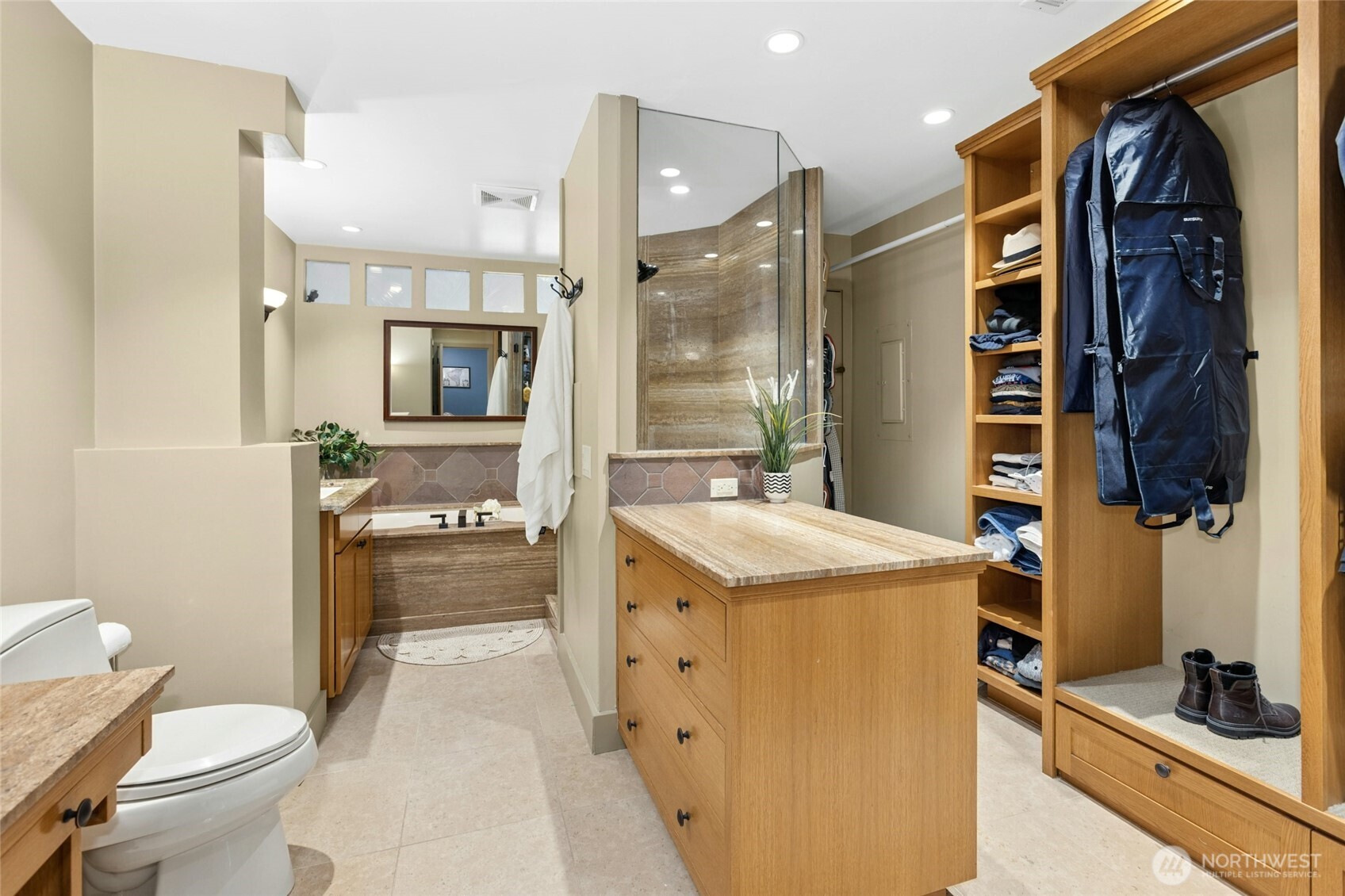 9201 NE Juanita Drive #202, Kirkland, WA 98034