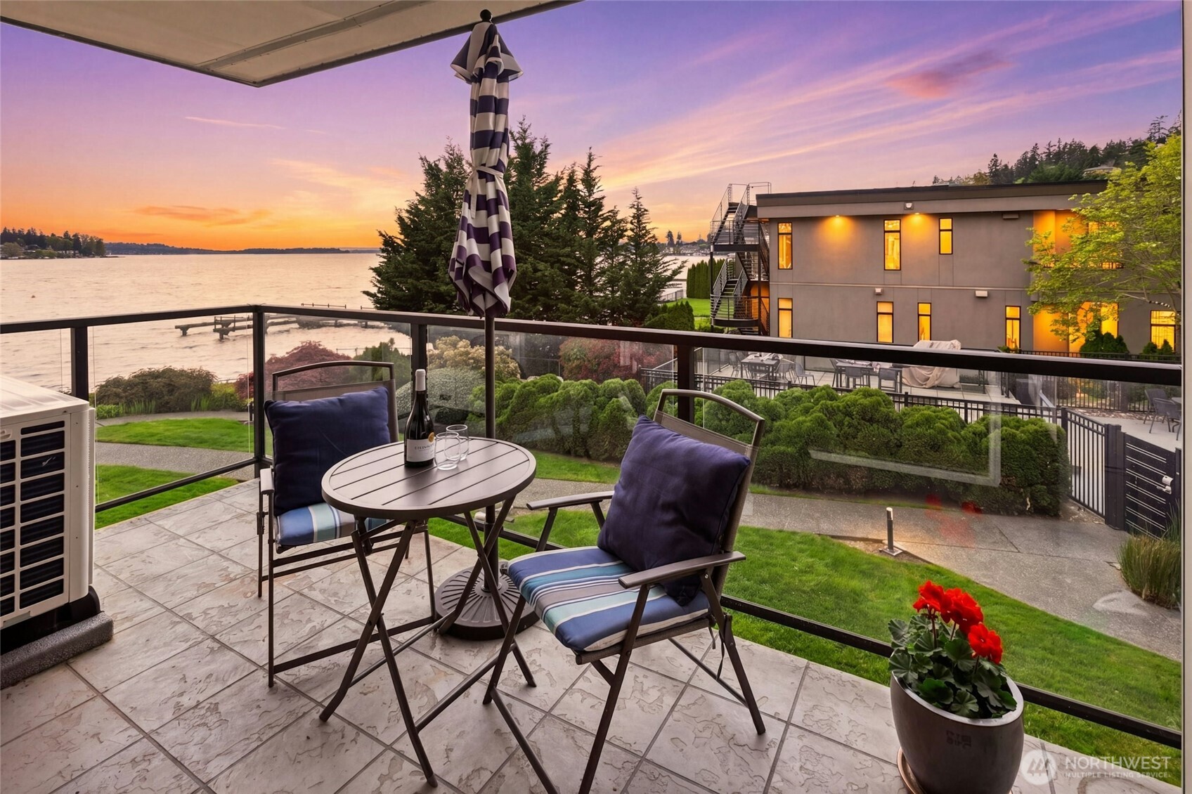 9201 NE Juanita Drive #202, Kirkland, WA 98034