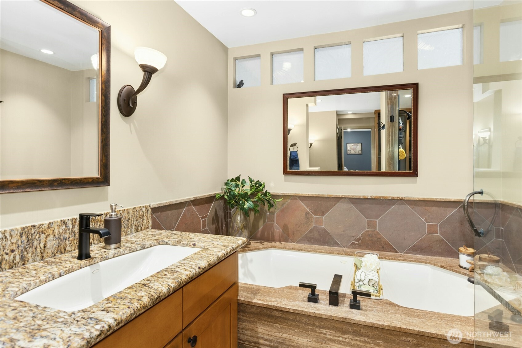 9201 NE Juanita Drive #202, Kirkland, WA 98034
