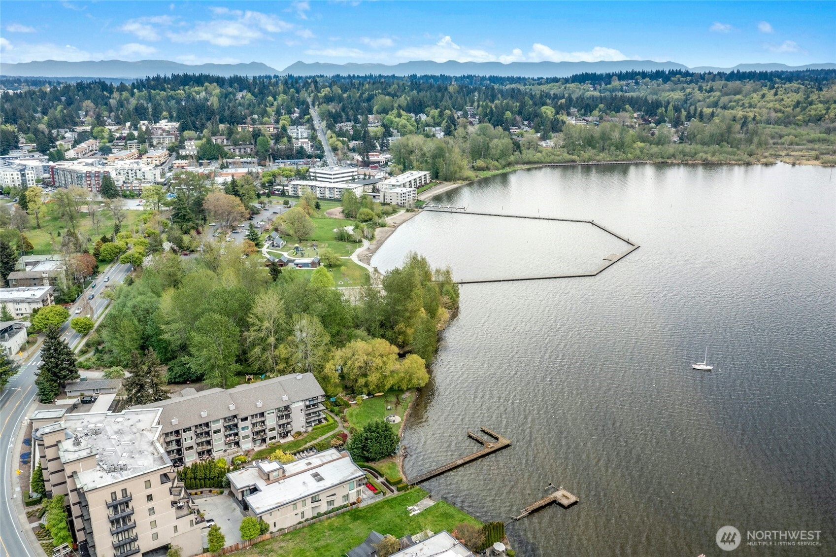 9201 NE Juanita Drive #202, Kirkland, WA 98034