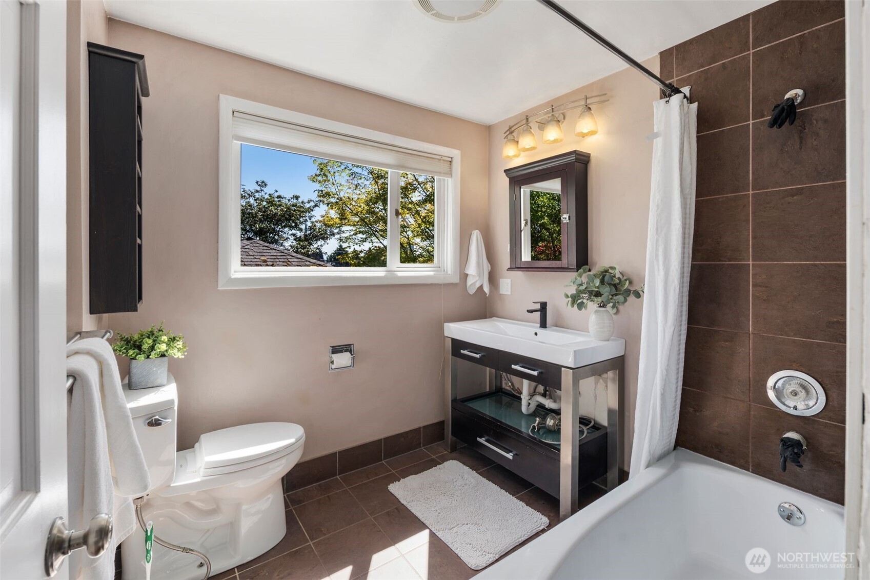 340 NE 53rd Street , Seattle, WA 98105