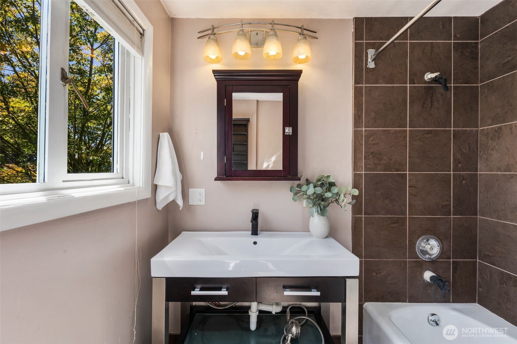 340 NE 53rd Street , Seattle, WA 98105