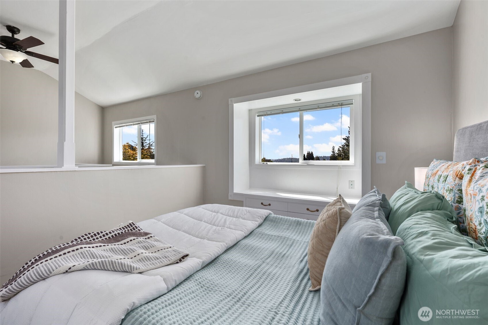 340 NE 53rd Street , Seattle, WA 98105