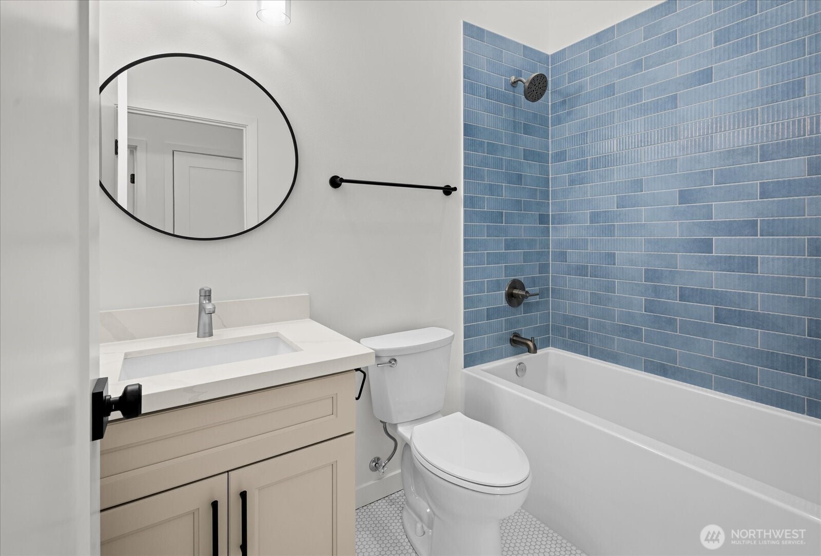 830 S Sullivan Street , Seattle, WA 98108