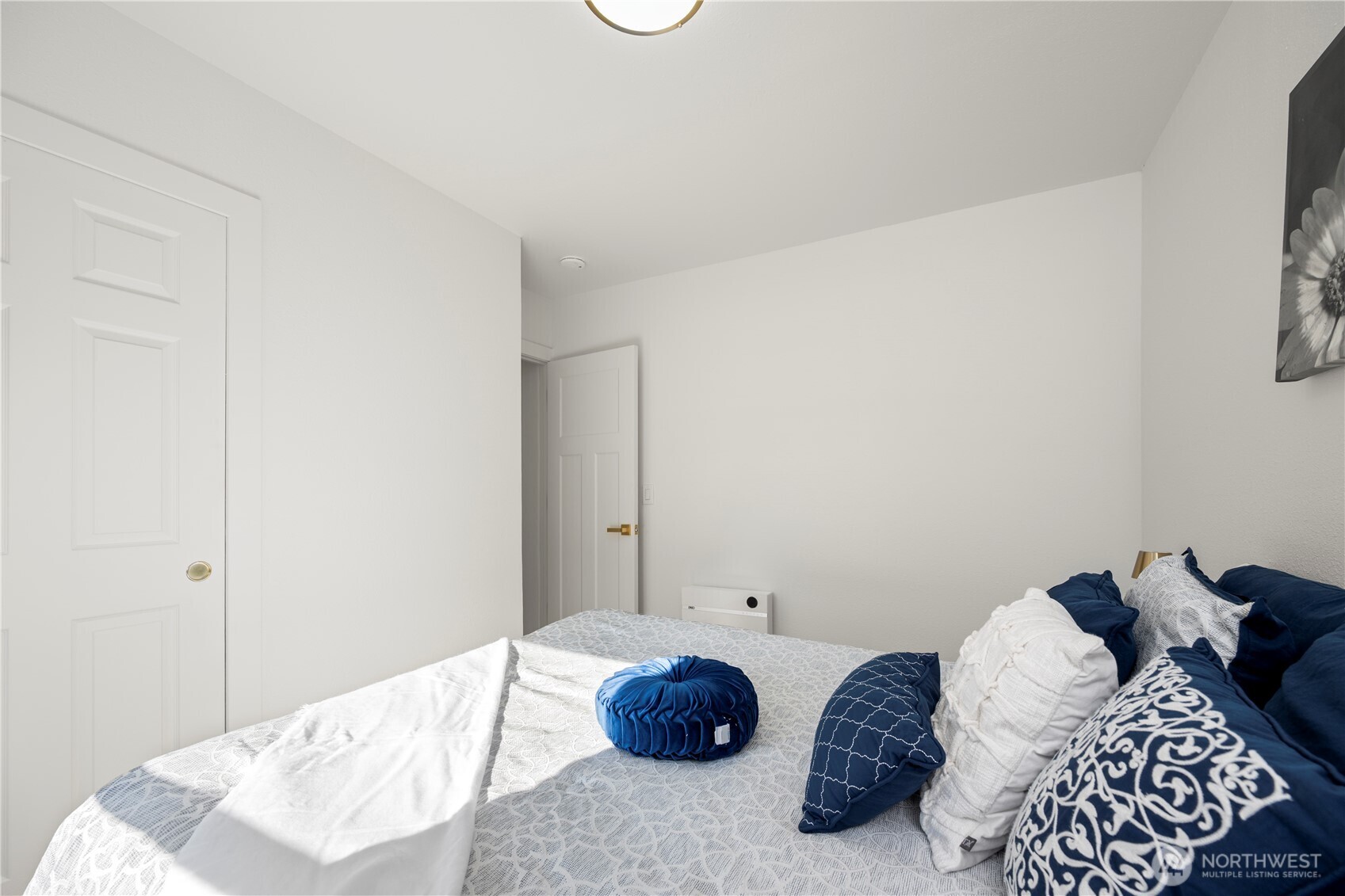 418 W Main , Puyallup, WA 98371-5324