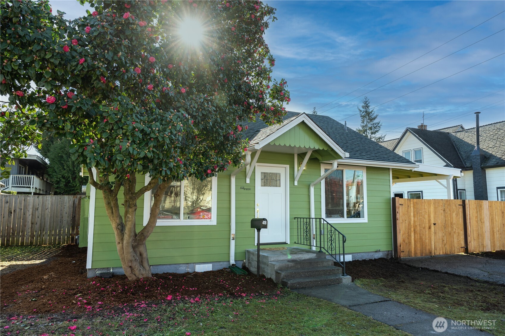 418 W Main , Puyallup, WA 98371-5324