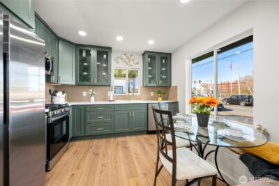 418 W Main , Puyallup, WA 98371-5324 - Photo 6