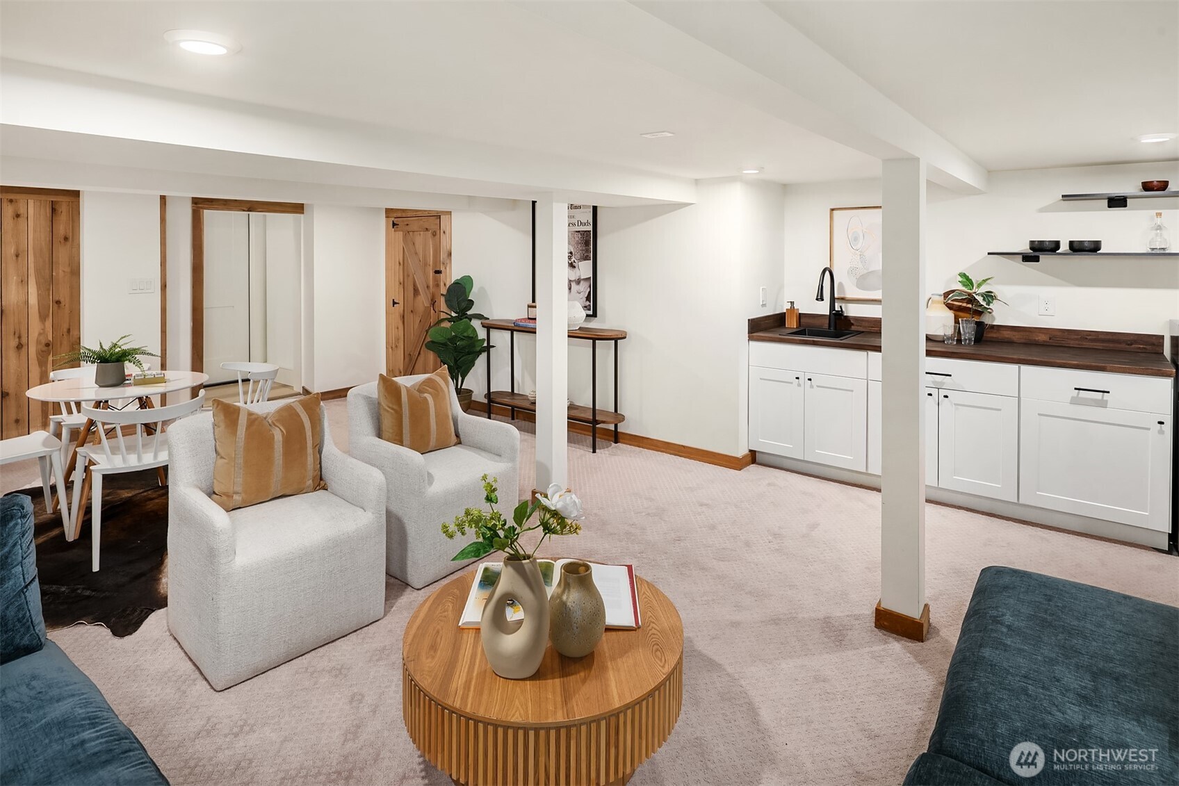 8913 8th Avenue NE, Seattle, WA 98115-3007