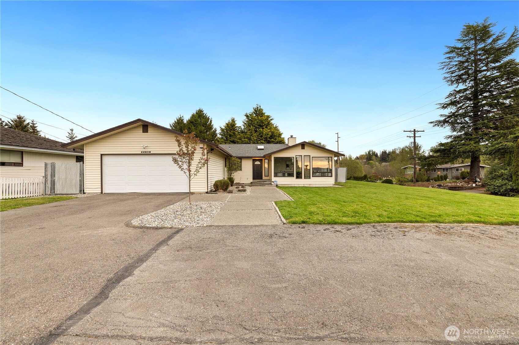 22038 11th Avenue S, Des Moines, WA 98198