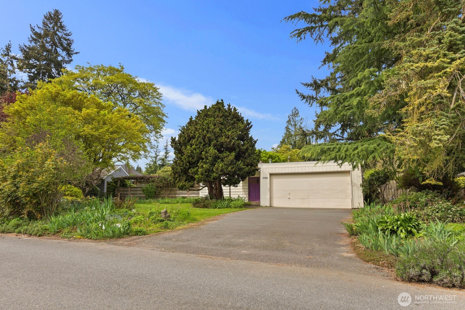 10434 NE 17th Street , Bellevue, WA 98004