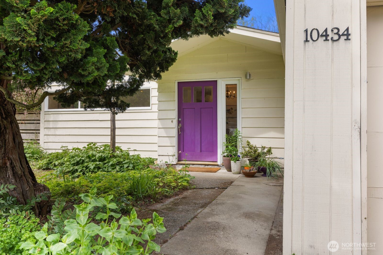 10434 NE 17th Street , Bellevue, WA 98004