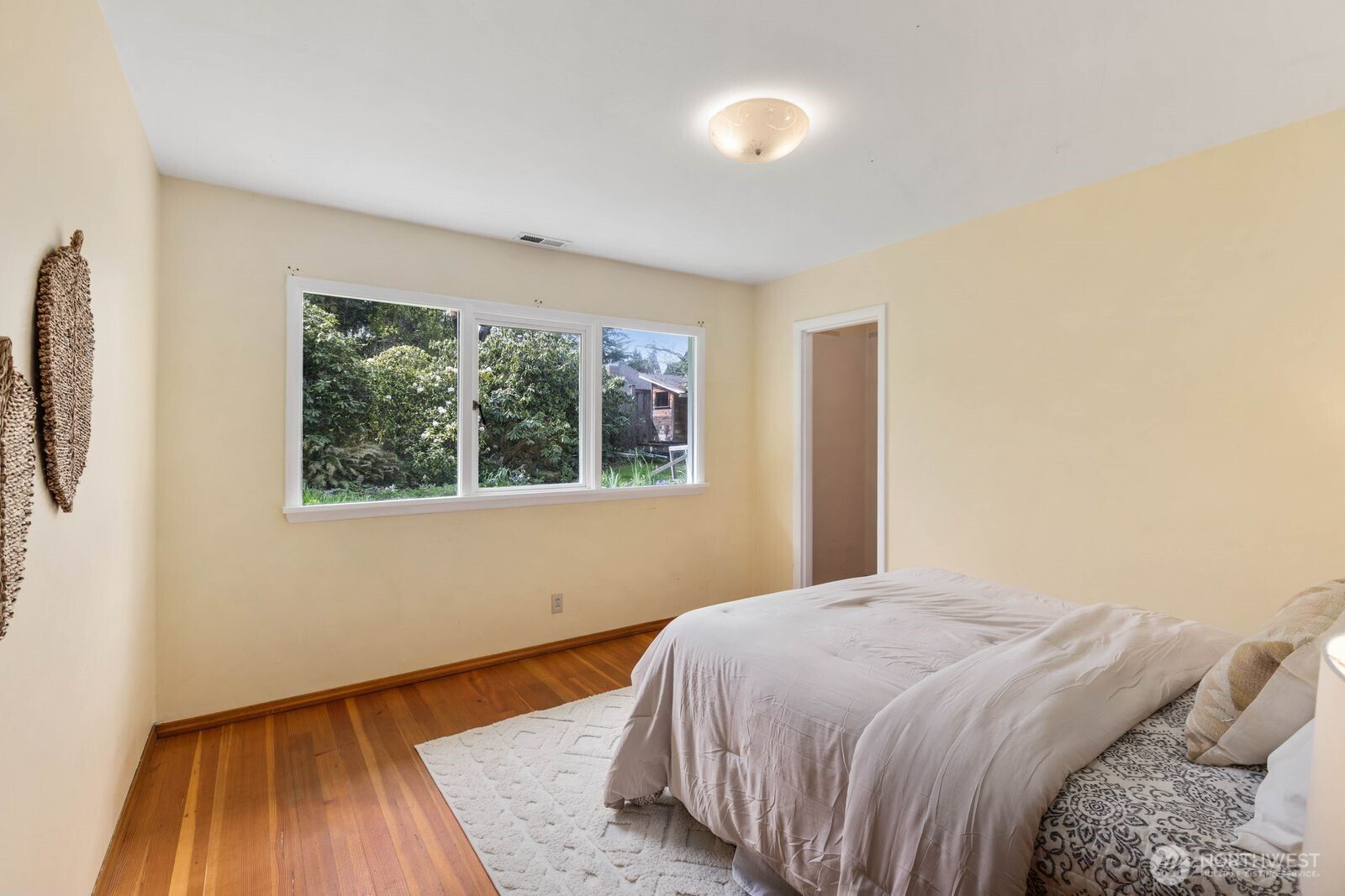 10434 NE 17th Street , Bellevue, WA 98004