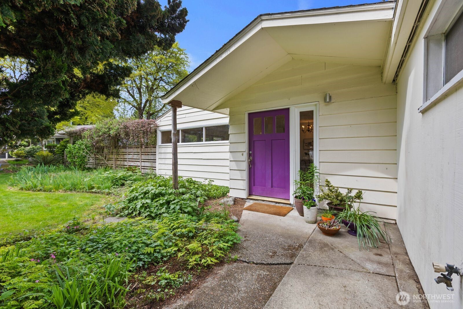 10434 NE 17th Street , Bellevue, WA 98004
