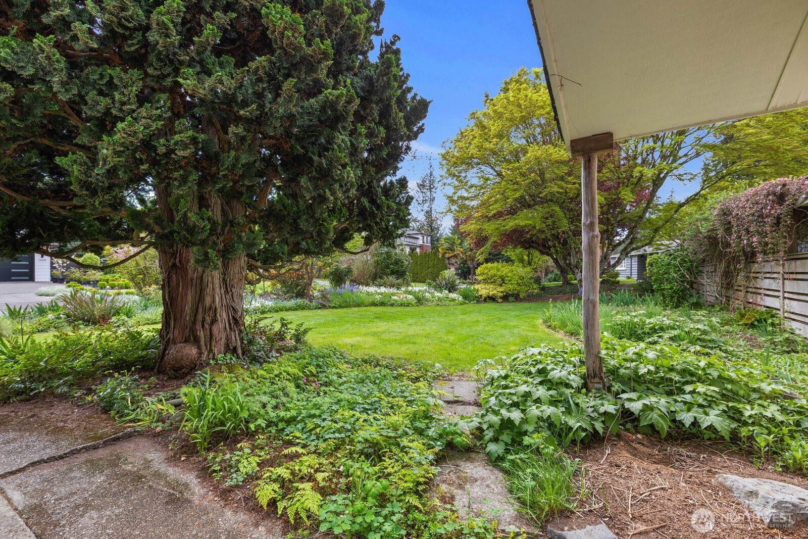 10434 NE 17th Street , Bellevue, WA 98004