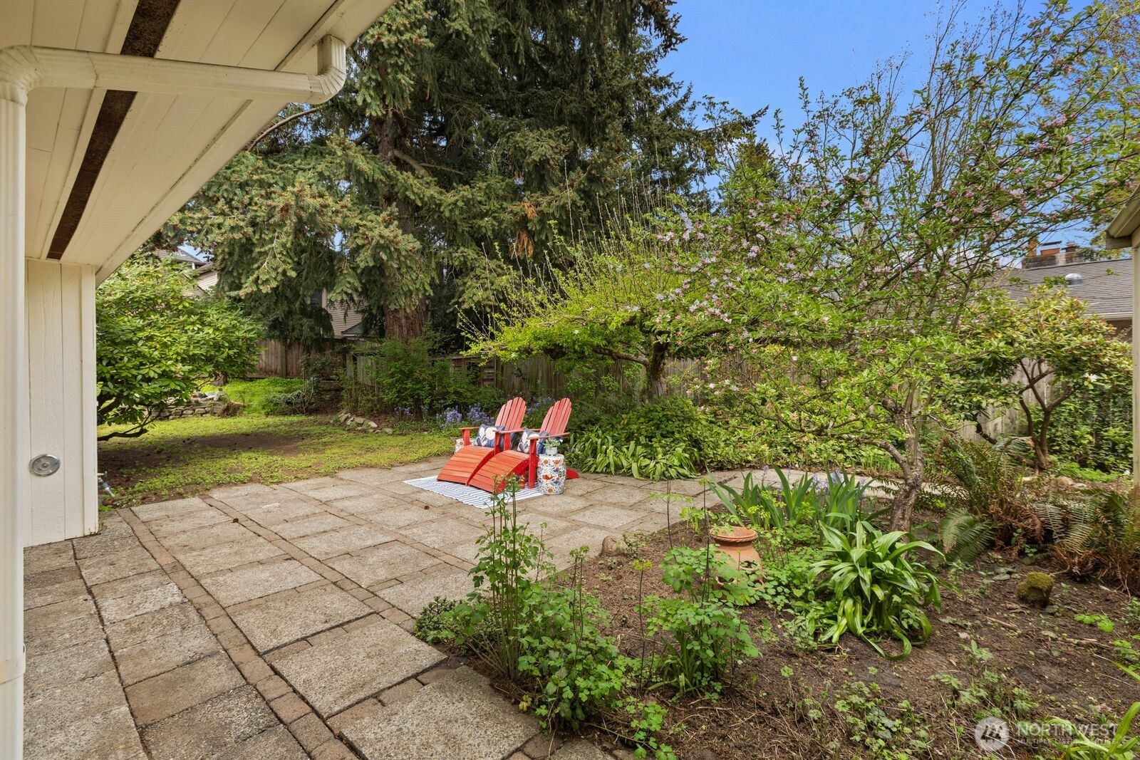 10434 NE 17th Street , Bellevue, WA 98004
